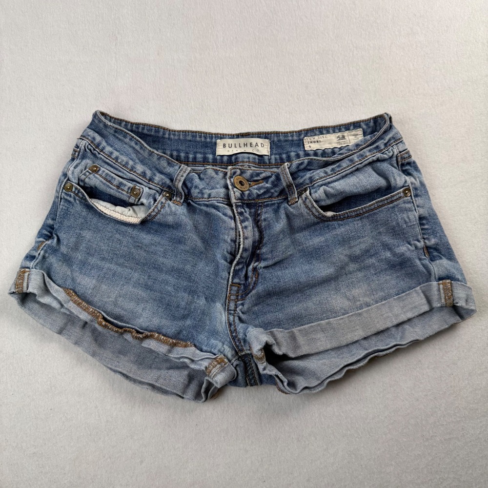 Bullhead Denim Co Low Rise Denim Shorts Medium‎ Wash Blue Size 5 Cuffed Hem